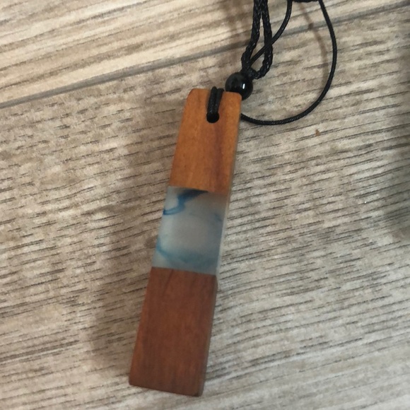 SOLD  Resin and wood necklaces - Picture 3 of 4